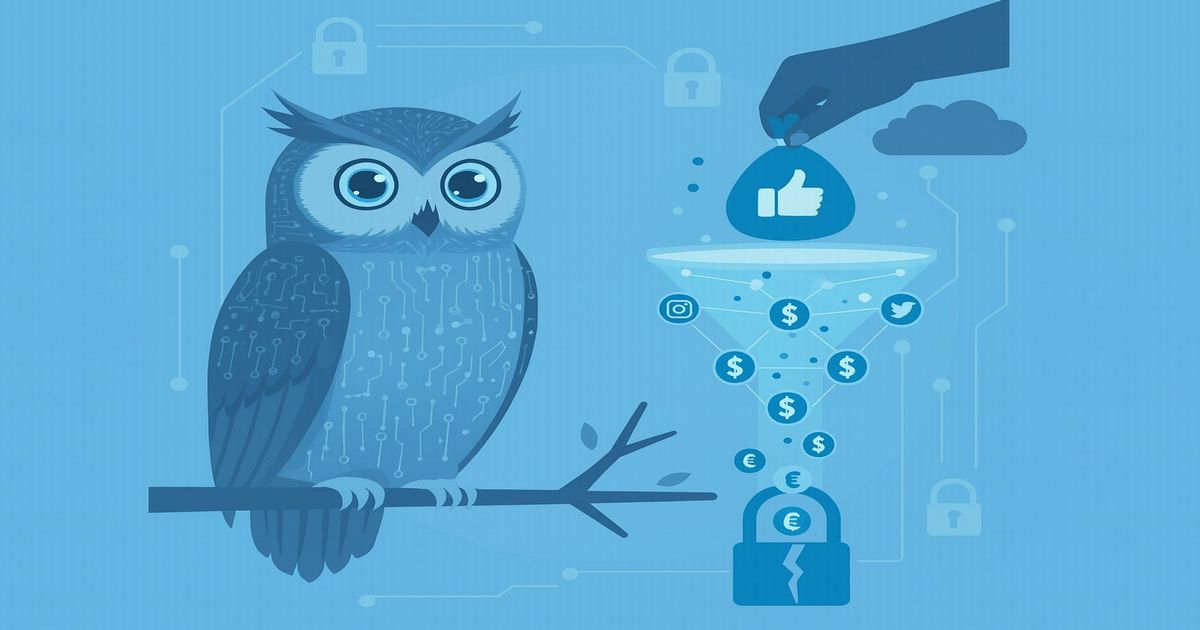 青いデジタル世界でフクロウがSNS詐欺や個人情報流出を象徴するアイコンを見守るイラスト